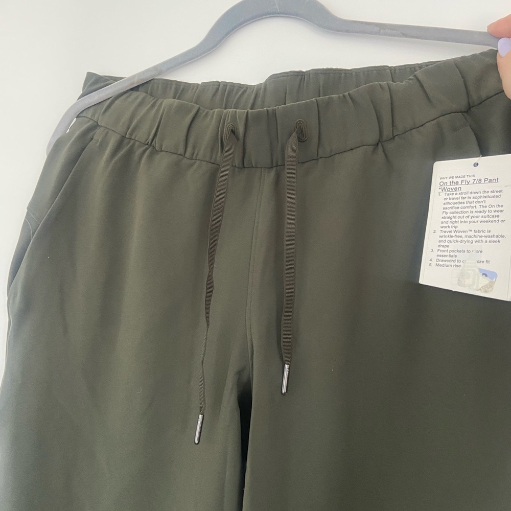 NWT Lululemon on the fly woven pant 7/8 size 8